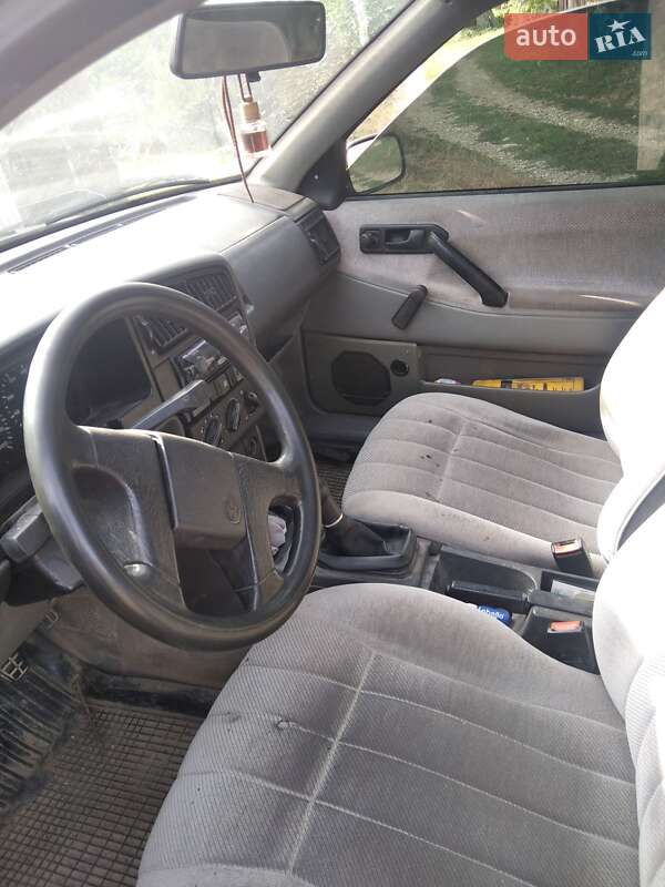 Седан Volkswagen Passat 1988 в Сокирянах