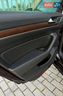 Седан Volkswagen Passat 2015 в 