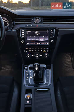 Седан Volkswagen Passat 2015 в 