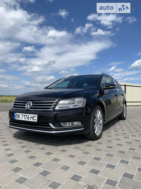 Универсал Volkswagen Passat 2012 в Дубровице