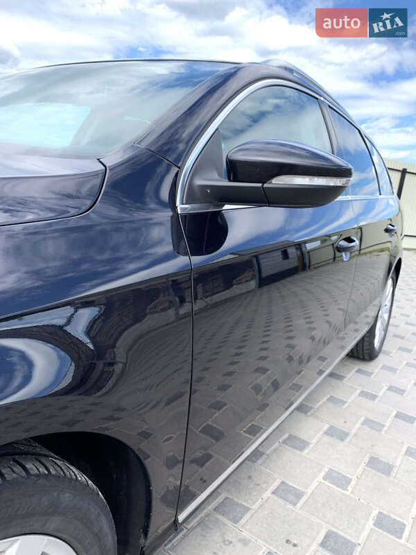 Универсал Volkswagen Passat 2012 в Дубровице