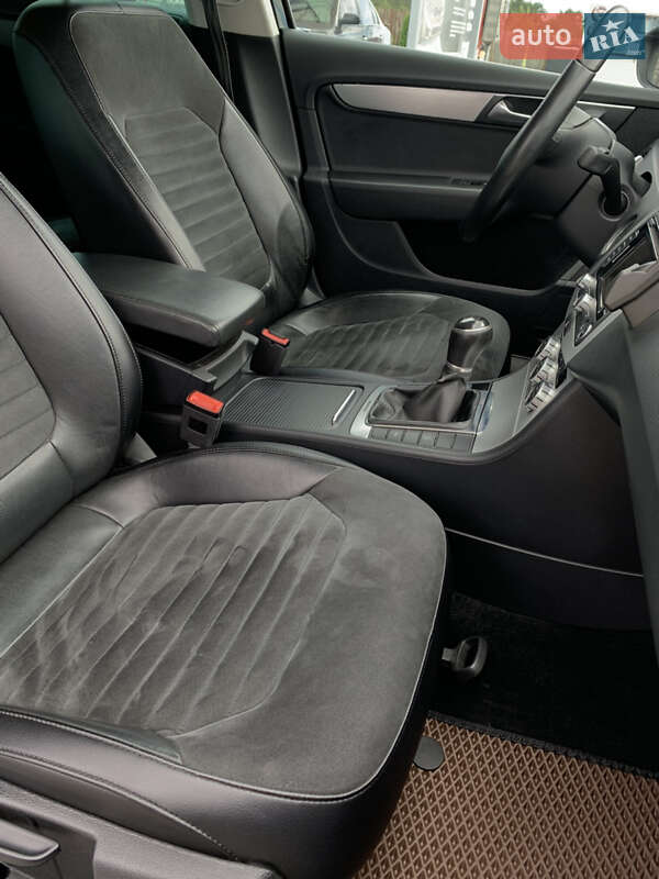 Универсал Volkswagen Passat 2012 в Дубровице