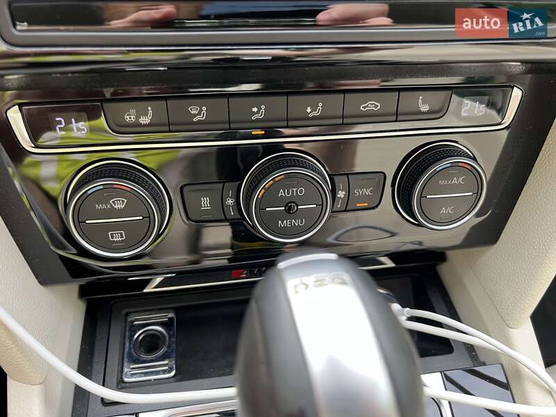 Універсал Volkswagen Passat 2015 в Ужгороді