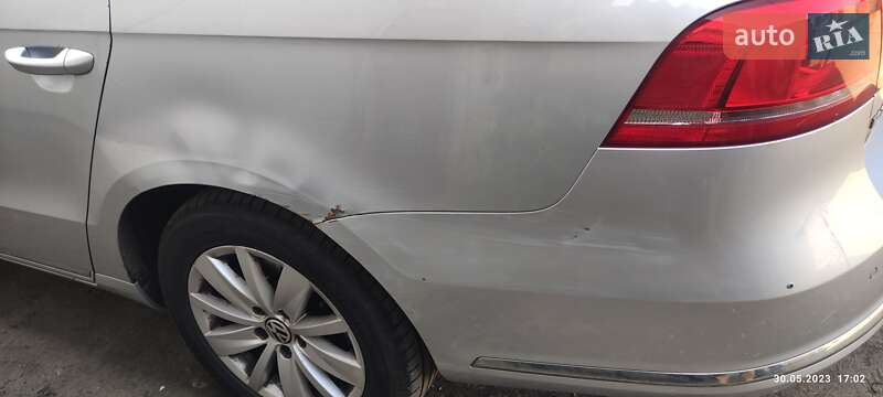 Универсал Volkswagen Passat 2011 в Киеве