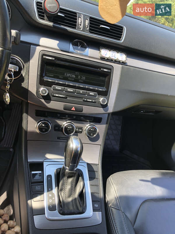 Універсал Volkswagen Passat 2011 в Рівному