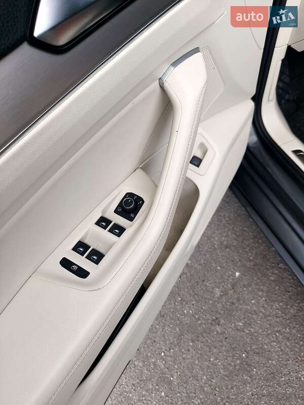 Універсал Volkswagen Passat 2015 в Тернополі