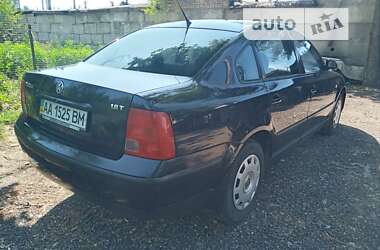 Седан Volkswagen Passat 1999 в Киеве