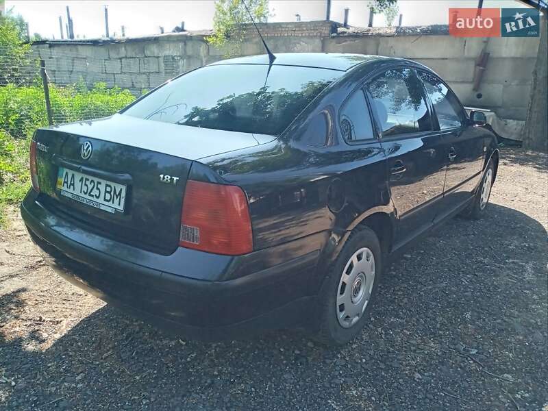 Седан Volkswagen Passat 1999 в Киеве