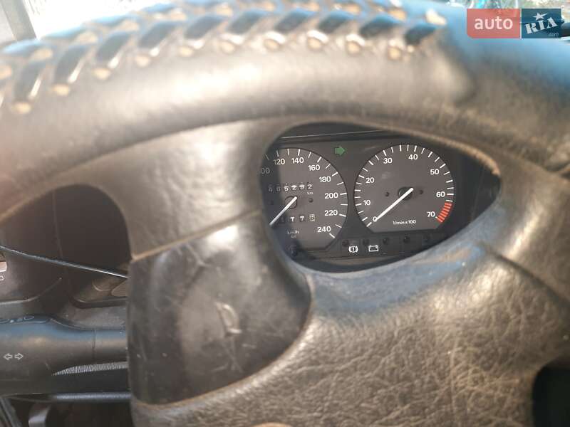 Седан Volkswagen Passat 1994 в Первомайске