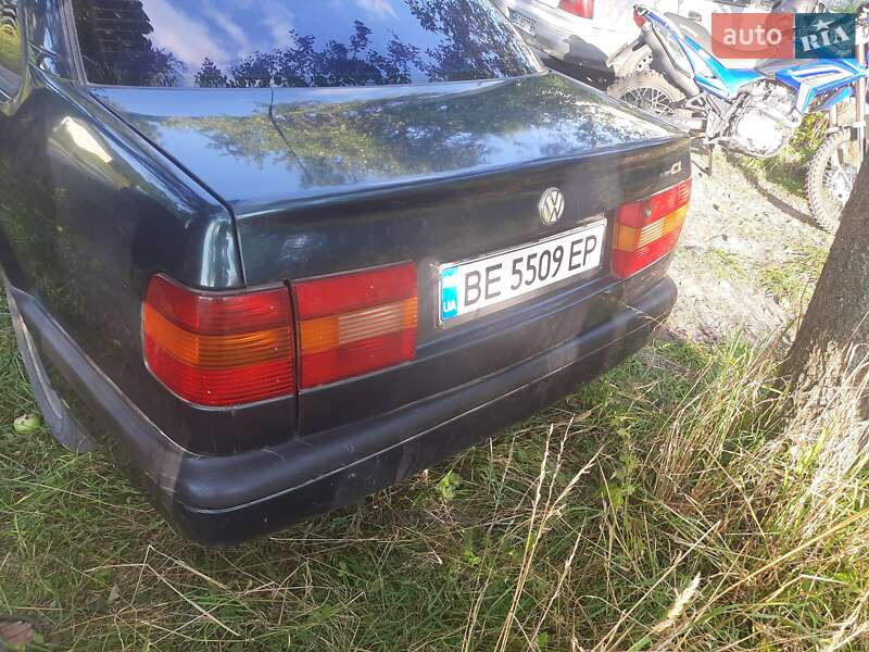 Седан Volkswagen Passat 1994 в Первомайске