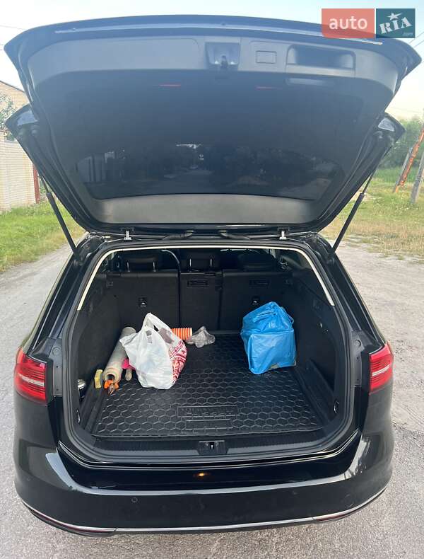 Универсал Volkswagen Passat 2015 в Житомире