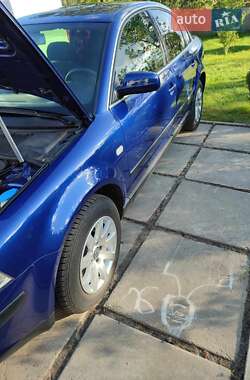 Седан Volkswagen Passat 2002 в 