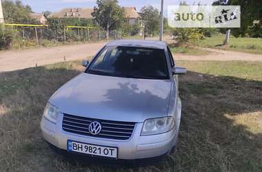 Седан Volkswagen Passat 2002 в Одессе