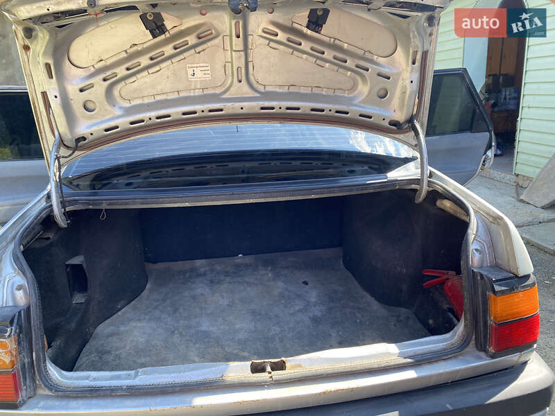 Седан Volkswagen Passat 1990 в Старом Самборе