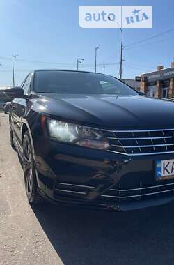 Седан Volkswagen Passat 2017 в Киеве