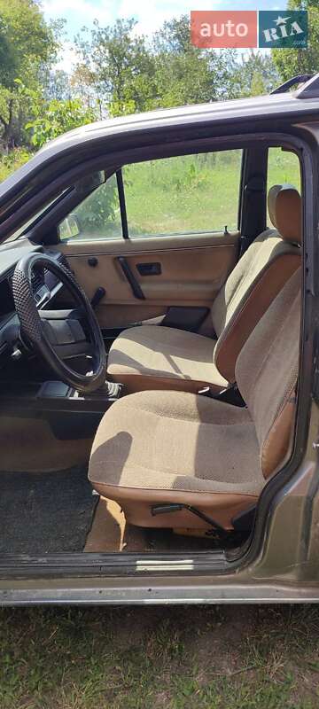 Универсал Volkswagen Passat 1986 в Малине