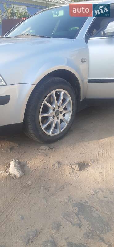 Седан Volkswagen Passat 2001 в Томашполі