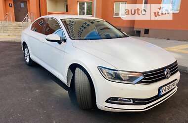 Седан Volkswagen Passat 2015 в Киеве