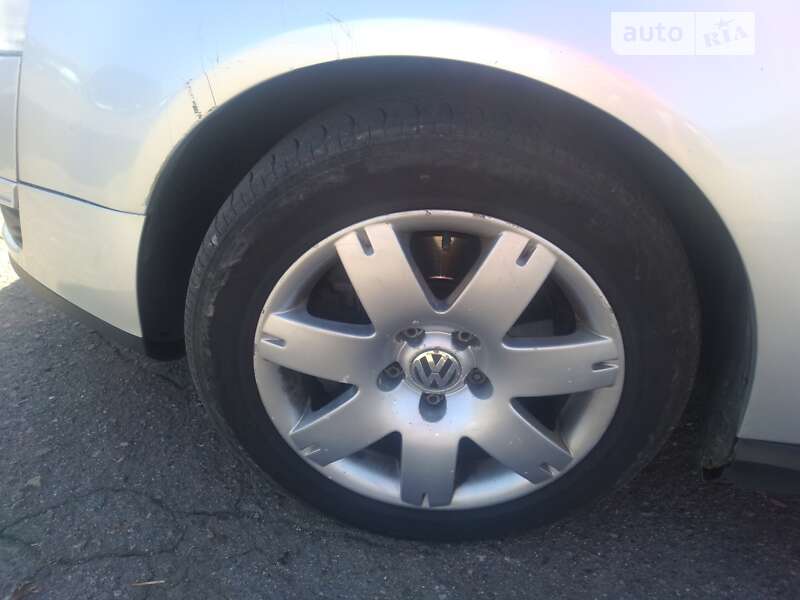 Универсал Volkswagen Passat 2010 в Ровно