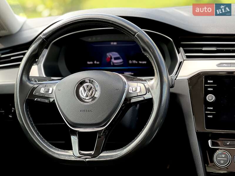 Седан Volkswagen Passat 2017 в Мукачево