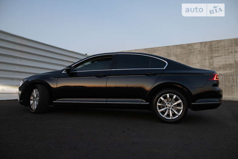 Седан Volkswagen Passat 2017 в Львове