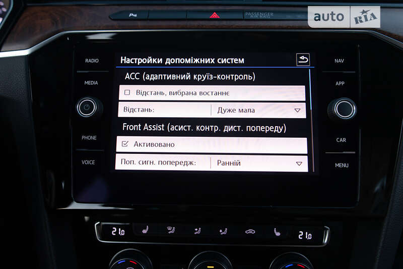 Седан Volkswagen Passat 2017 в Львове