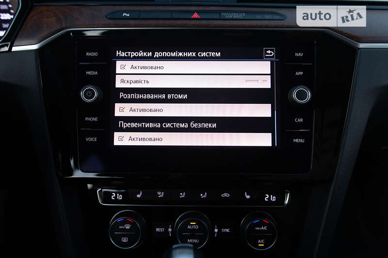 Седан Volkswagen Passat 2017 в Львове