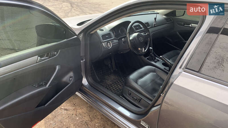 Седан Volkswagen Passat 2013 в Днепре
