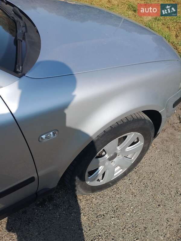 Універсал Volkswagen Passat 2001 в Бурштині