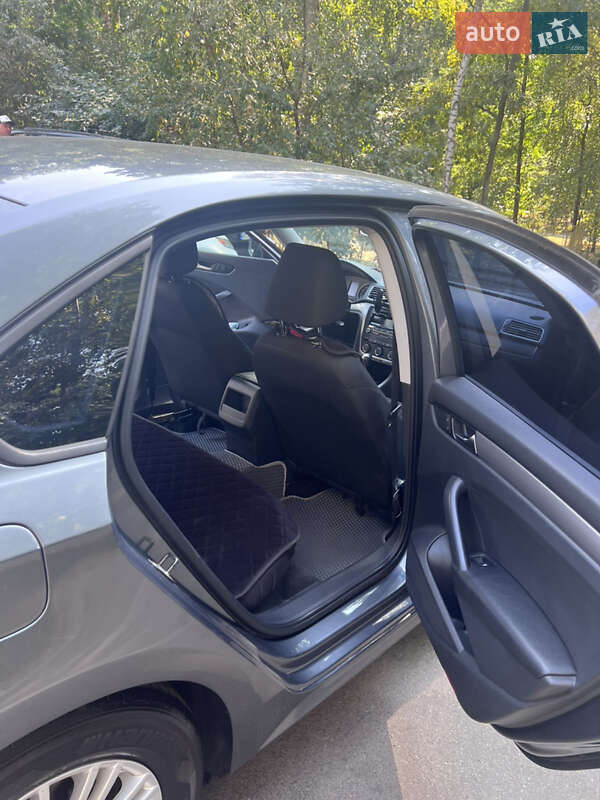 Седан Volkswagen Passat 2013 в Броварах