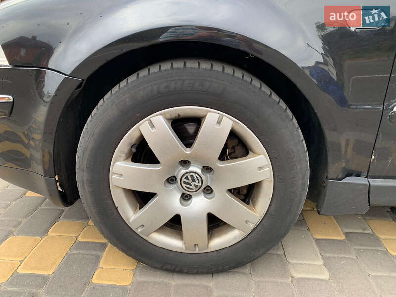 Универсал Volkswagen Passat 2002 в Вишневом