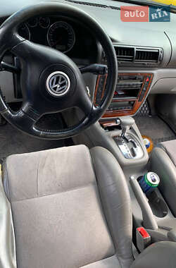 Универсал Volkswagen Passat 2002 в Вишневом