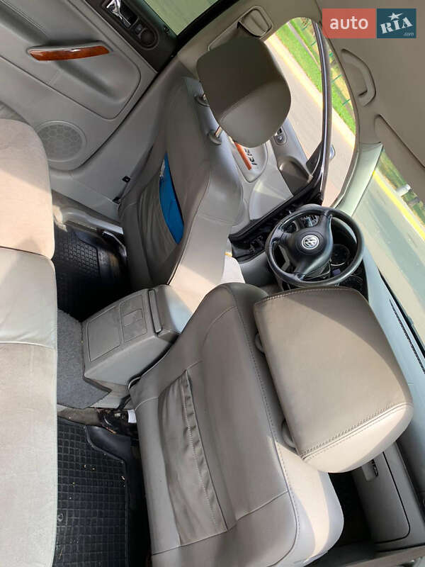 Универсал Volkswagen Passat 2002 в Вишневом