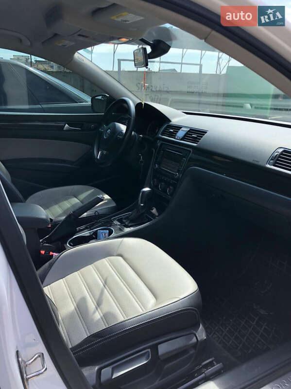 Седан Volkswagen Passat 2015 в Днепре