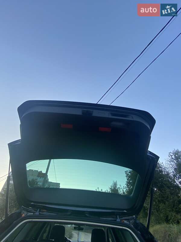 Універсал Volkswagen Passat 2015 в Львові