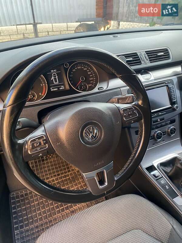 Универсал Volkswagen Passat 2013 в Ужгороде