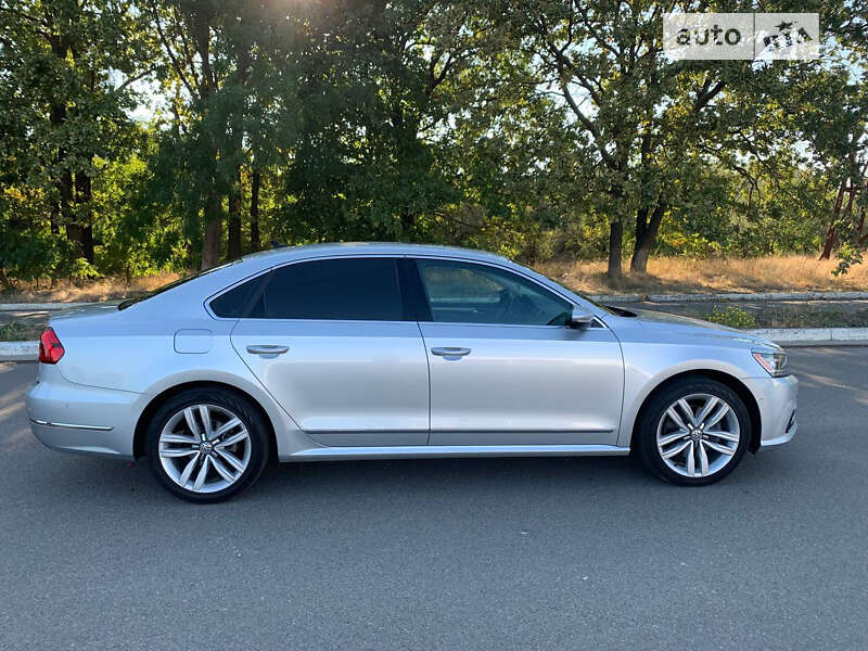 Седан Volkswagen Passat 2016 в Одессе