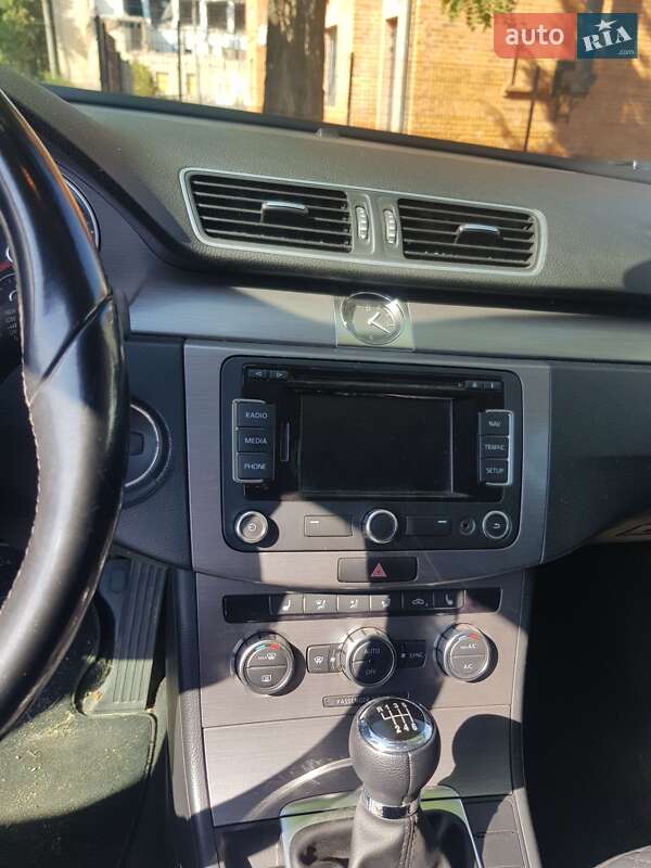 Універсал Volkswagen Passat 2013 в Харкові