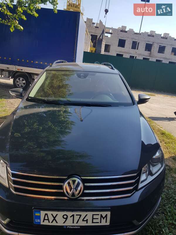 Універсал Volkswagen Passat 2013 в Харкові