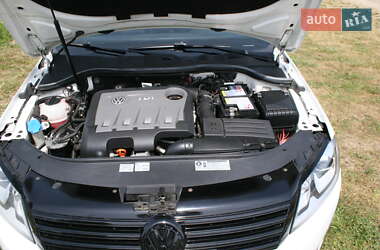 Универсал Volkswagen Passat 2011 в 