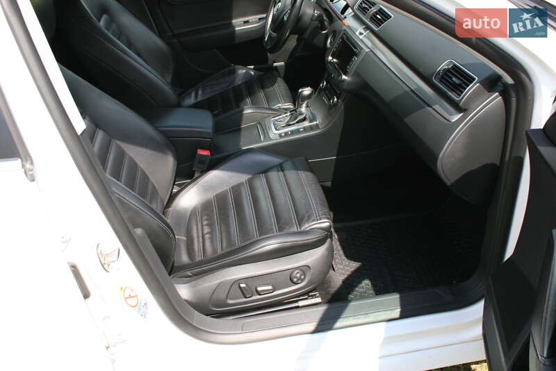 Универсал Volkswagen Passat 2011 в Черновцах