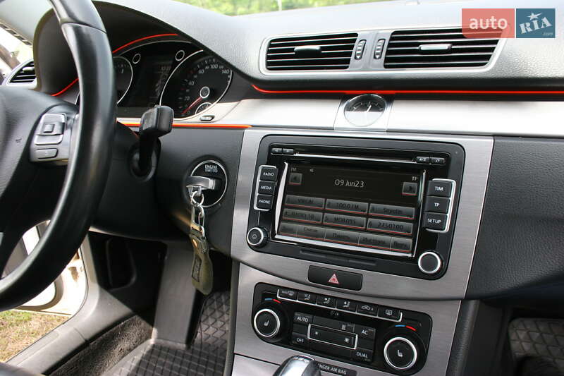 Универсал Volkswagen Passat 2011 в Черновцах