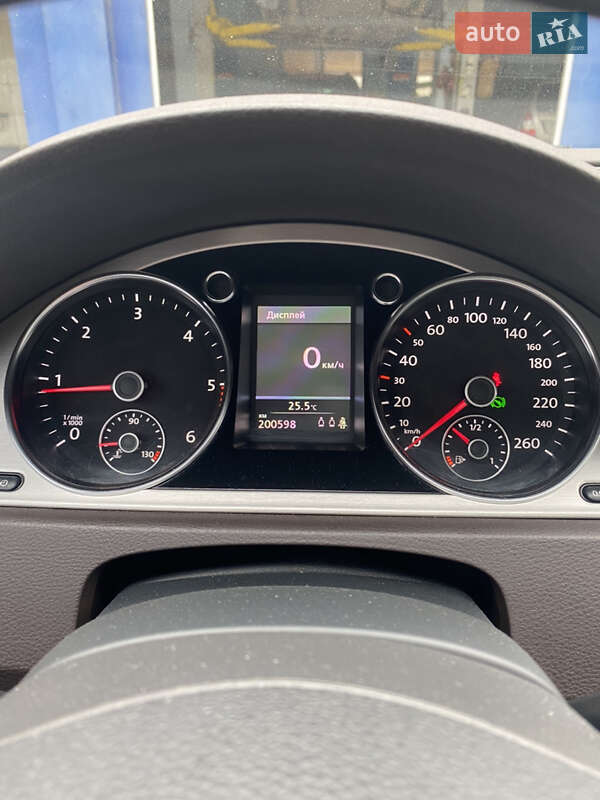 Універсал Volkswagen Passat 2013 в Одесі