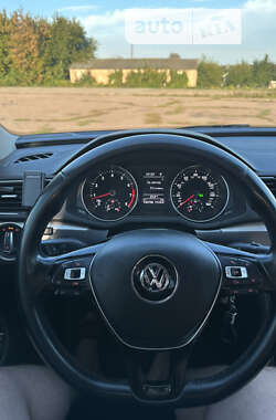 Седан Volkswagen Passat 2016 в Прилуках
