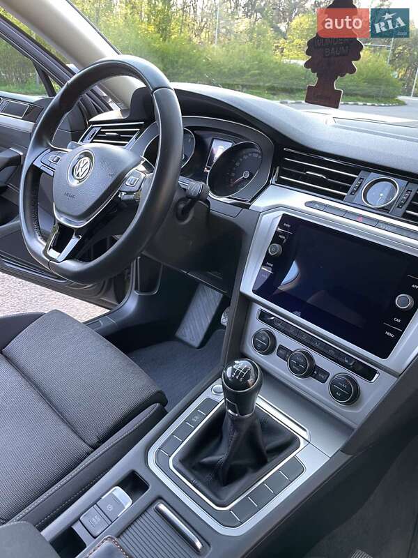 Универсал Volkswagen Passat 2017 в Рожище