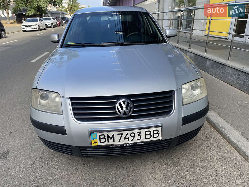 Седан Volkswagen Passat 2002 в Киеве