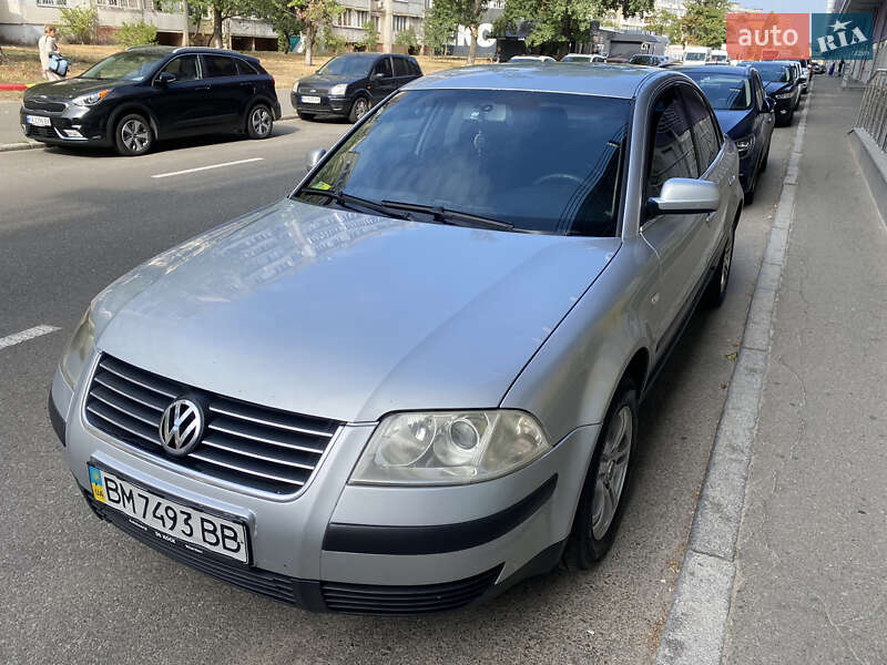 Седан Volkswagen Passat 2002 в Киеве