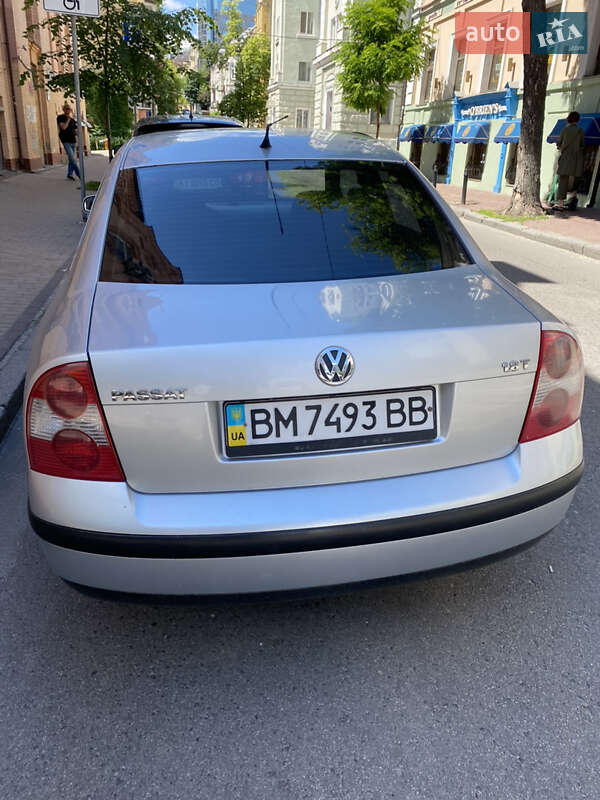 Седан Volkswagen Passat 2002 в Киеве