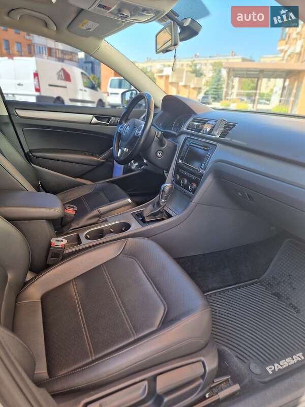 Седан Volkswagen Passat 2014 в Остроге