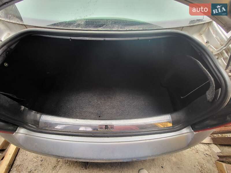 Седан Volkswagen Passat 2003 в Львове